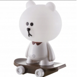 Detská lampička – biely medvedík na skateboarde
